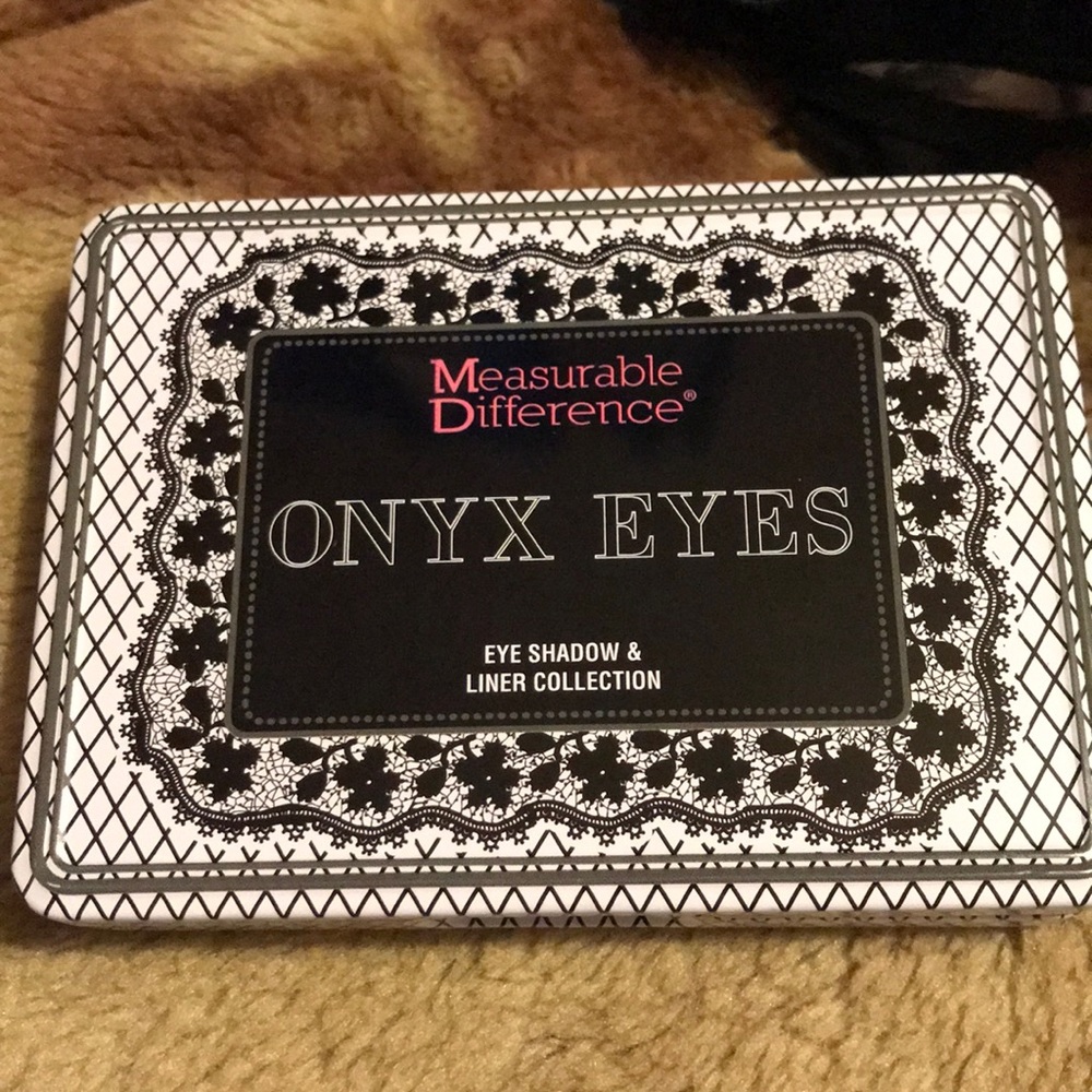 Measurable difference onyx eyes shadow